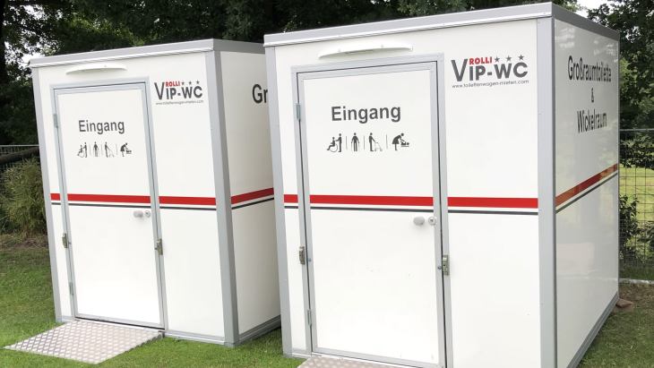 Rolli-WC mit Babywickelplatz mieten Toilettenwagen, Ansicht 1